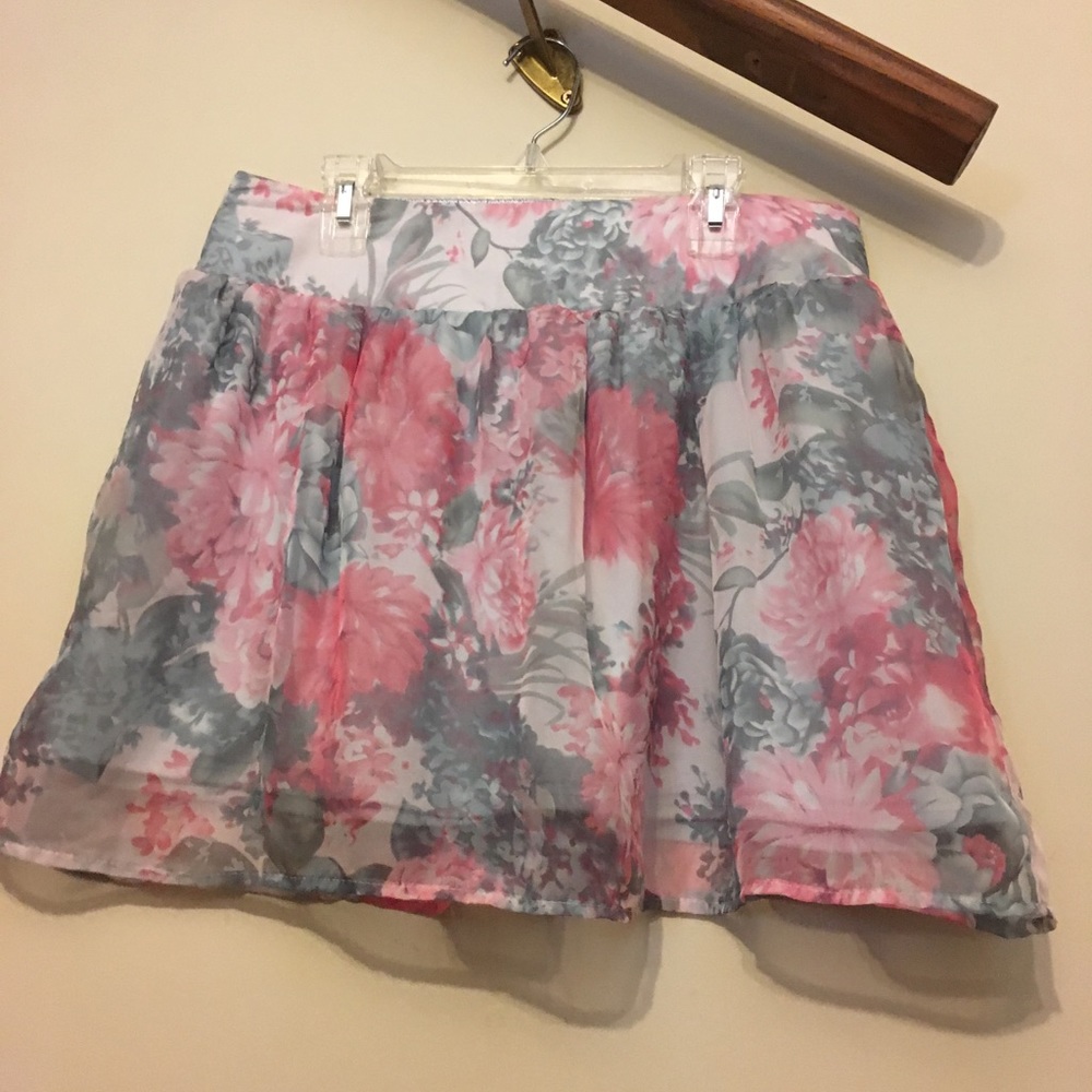 CHARLOTTE RUSSE MINI SKIRT SIZE M